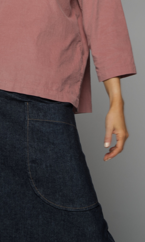 A close up to the pocket on a denium skirt.